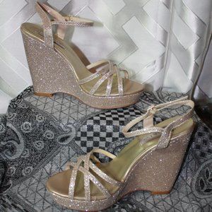 Touch Ups NIB Platform Sandal Jaden Champagne